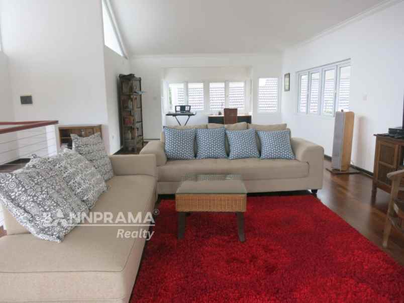 rumah mewah kemang plus kolam renang uchi