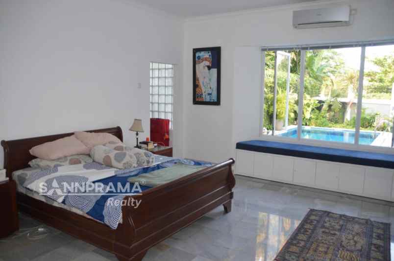 rumah mewah kemang plus kolam renang uchi