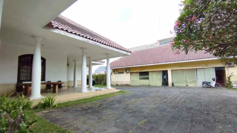 rumah mewah samping kampus ugm