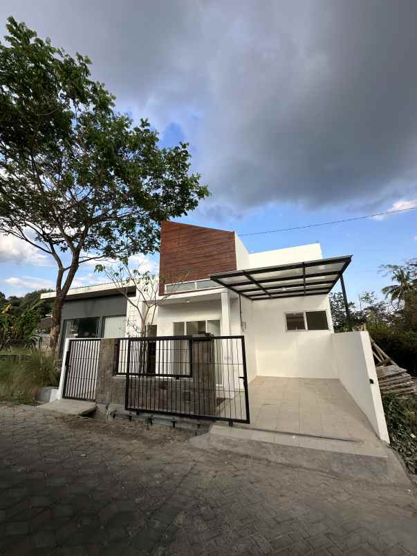 rumah mewah terdekat dengan kampus jember