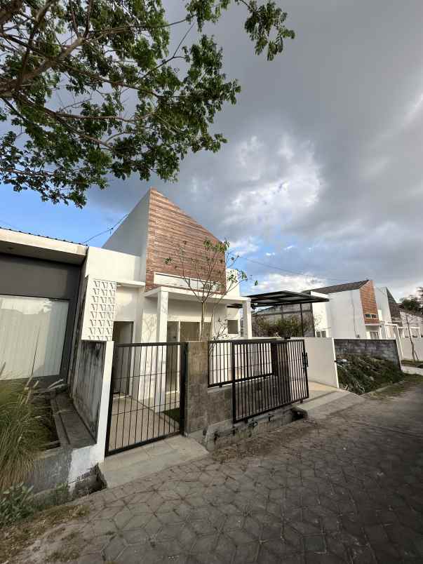 rumah mewah terdekat dengan kampus jember