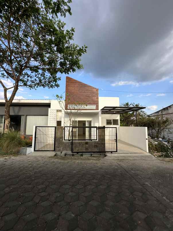 rumah mewah terdekat dengan kampus jember