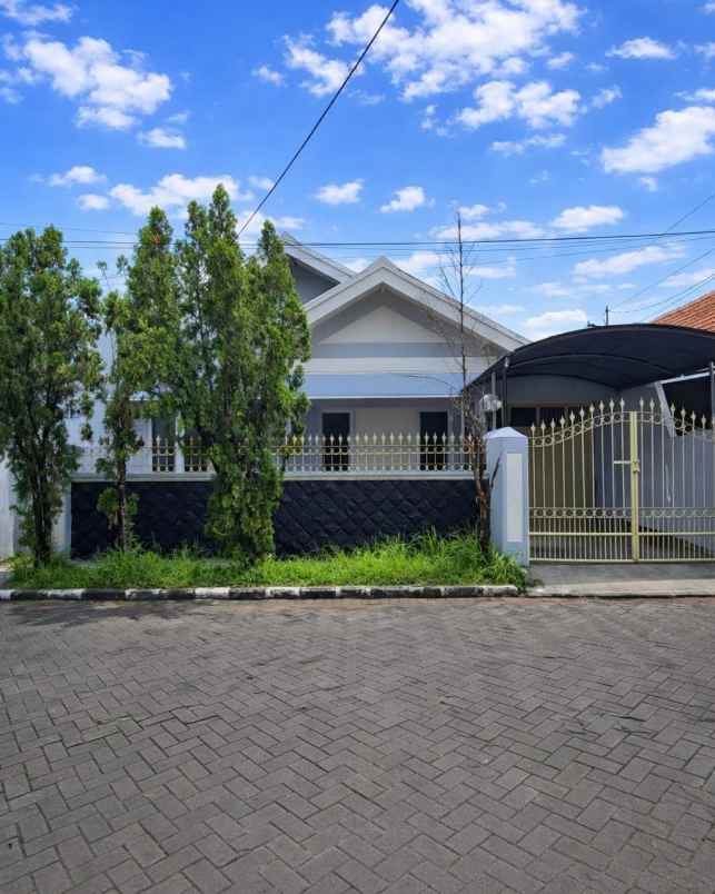 rumah nirwana eksekutif strategis siap huni garasi 2