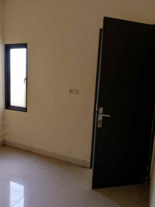 rumah second dekat jababeka ejip dan mm2100 cikarang