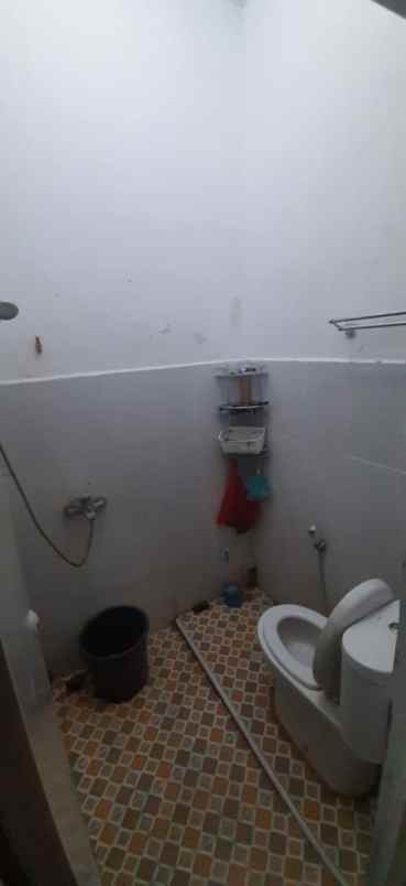 rumah second hook furnished di bedahan depok