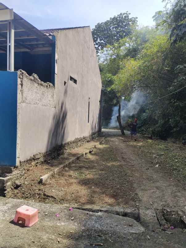 rumah second hook furnished di bedahan depok