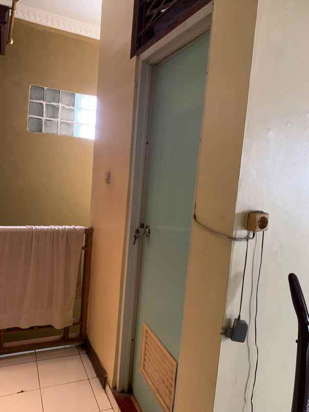 rumah second terawat di depok 2 tengah