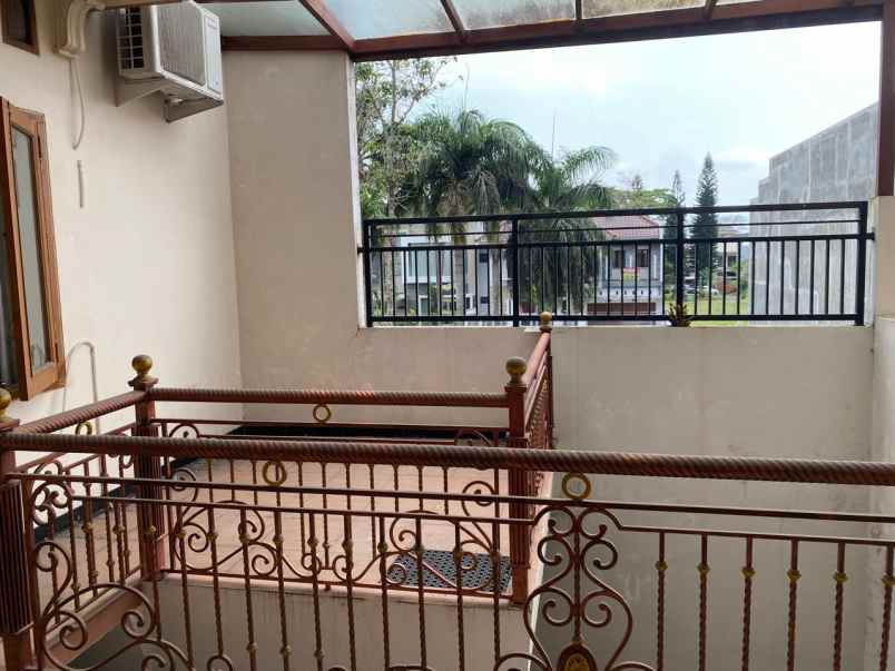 rumah siap huni 2 lantai lokasi araya malang