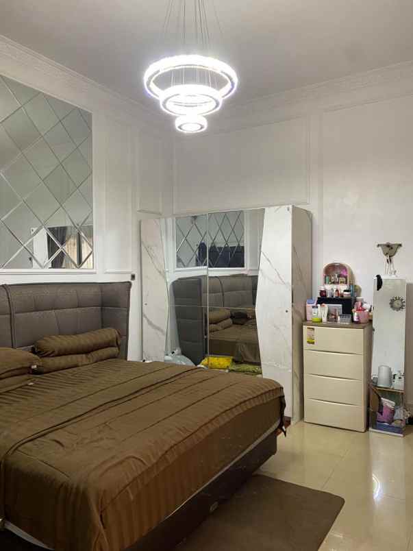 rumah siap huni 2 lantai lokasi araya malang