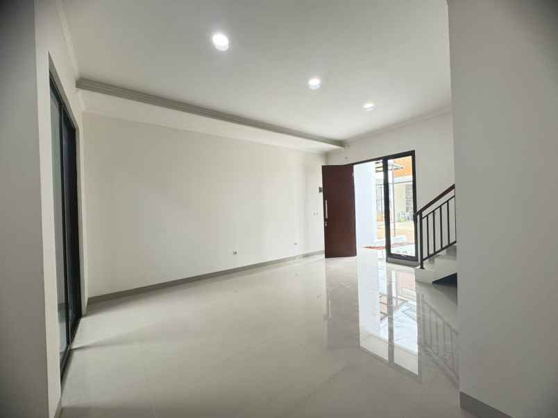 rumah siap huni di hook dekat mrt dan toll pamulang