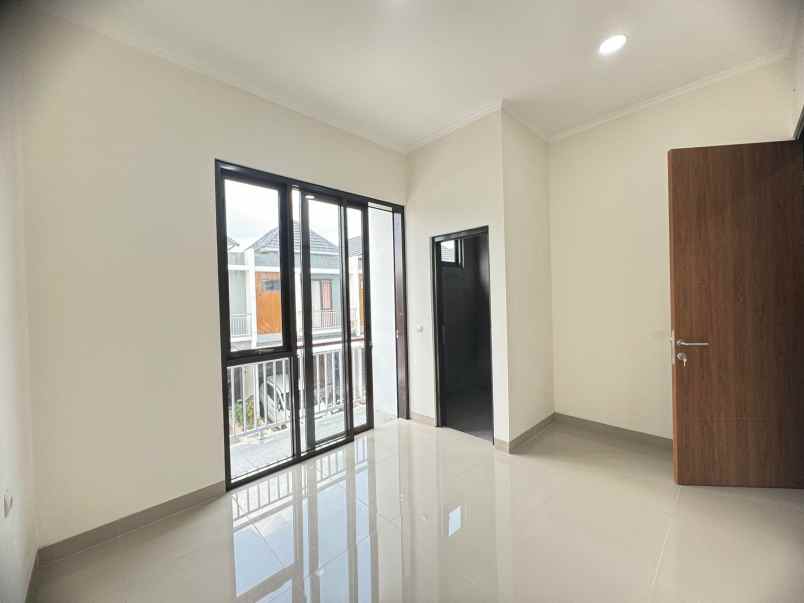 rumah siap huni di hook dekat mrt dan toll pamulang