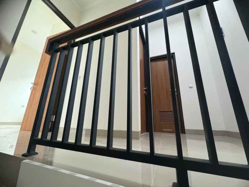 rumah siap huni di hook dekat mrt dan toll pamulang