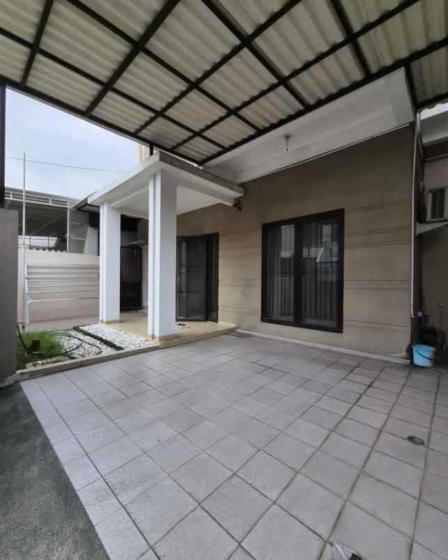 rumah tenggilis utara strategis siap huni