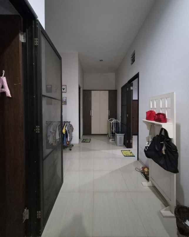 rumah tenggilis utara strategis siap huni