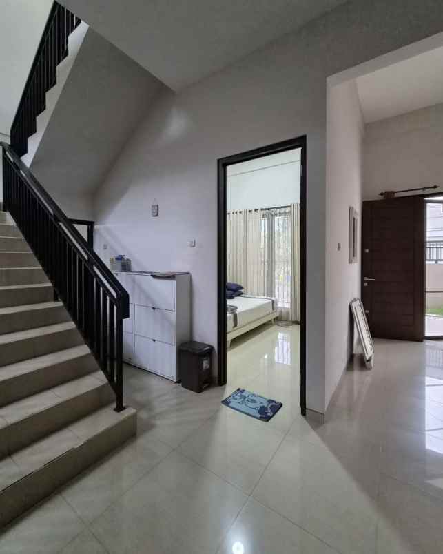 rumah tenggilis utara strategis siap huni
