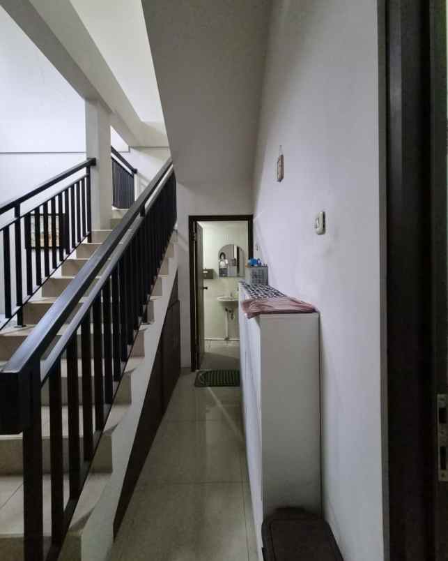 rumah tenggilis utara strategis siap huni
