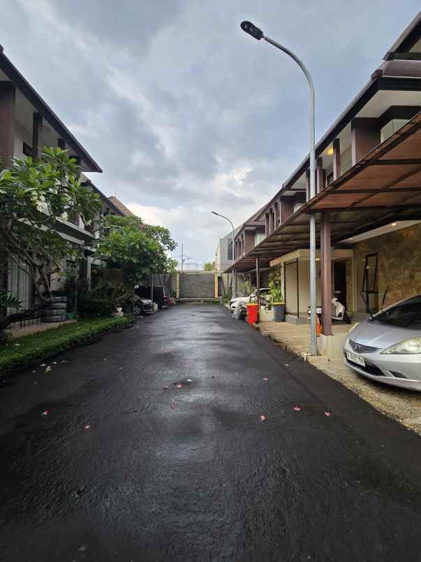 rumah terawat dalam townhouse di condet jakarta timur