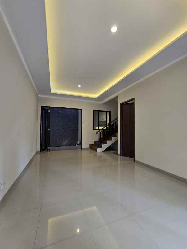 rumah terawat dalam townhouse di condet jakarta timur