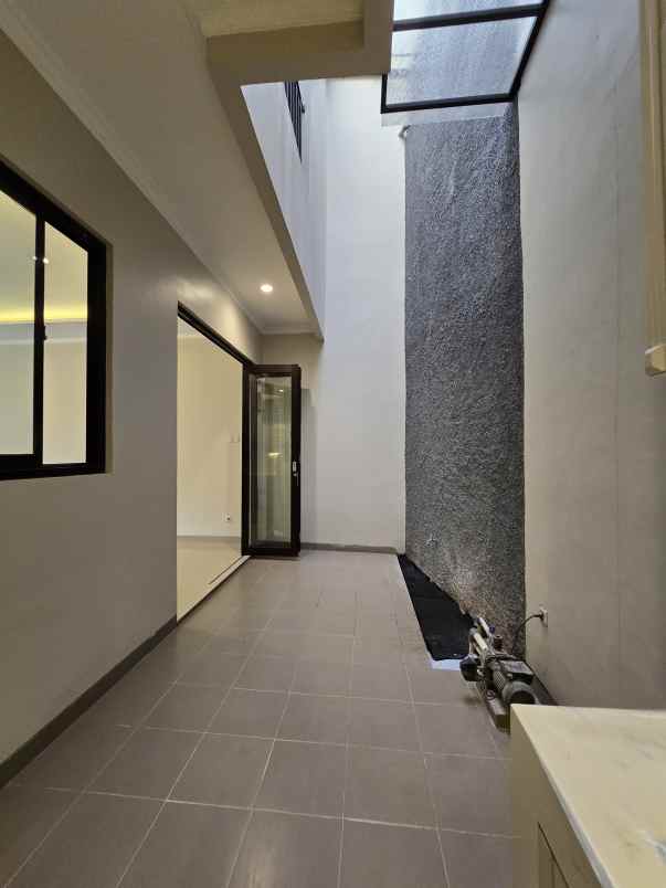 rumah terawat dalam townhouse di condet jakarta timur