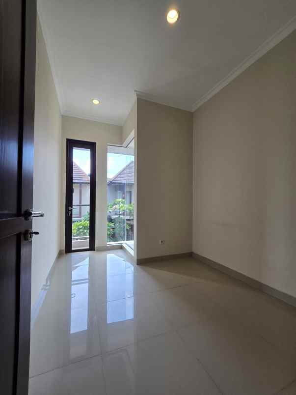 rumah terawat dalam townhouse di condet jakarta timur