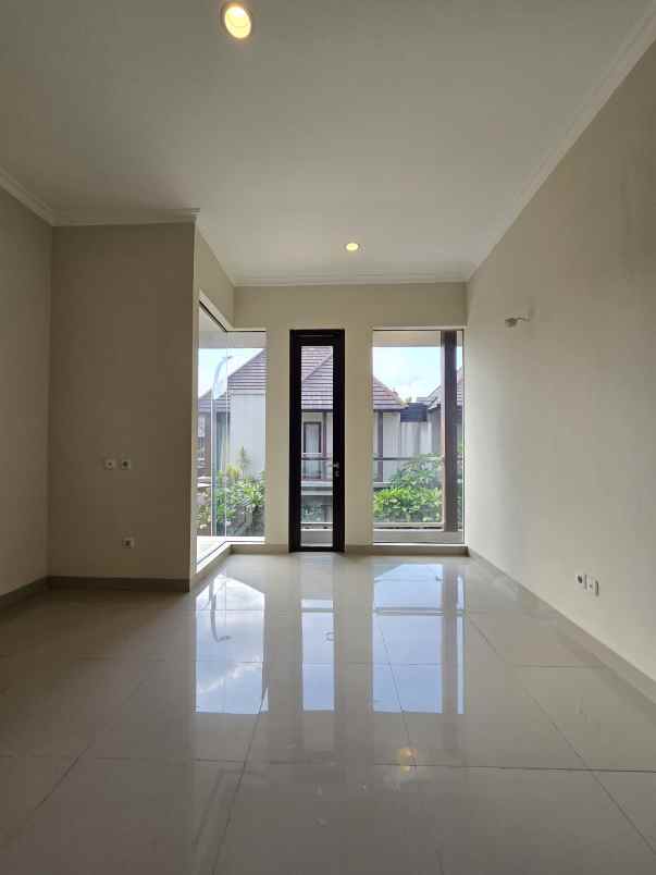 rumah terawat dalam townhouse di condet jakarta timur