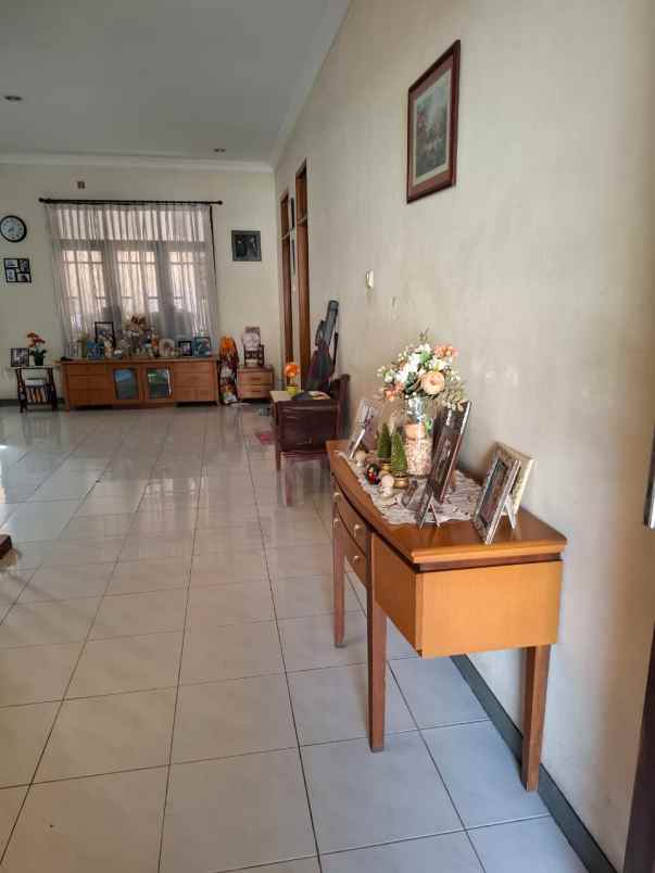 rumah terawat siap huni pakuwon city surabaya timur