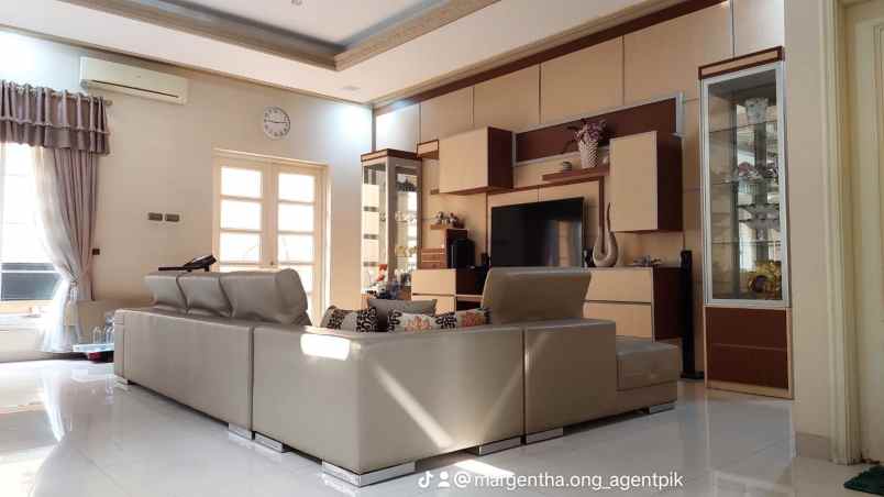 rumah venice pik view barat laut