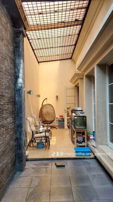 rumah venice pik view barat laut