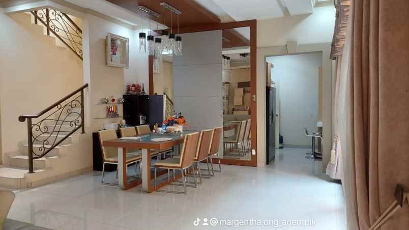 rumah venice pik view barat laut