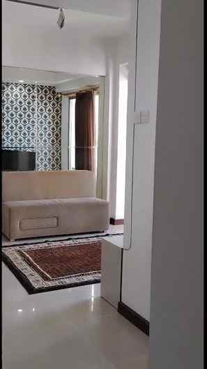 sewa apartemen waterplace residence baru renovasi