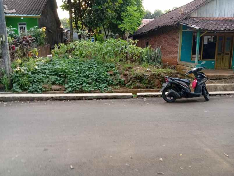 tanah kampung pinggir aspal
