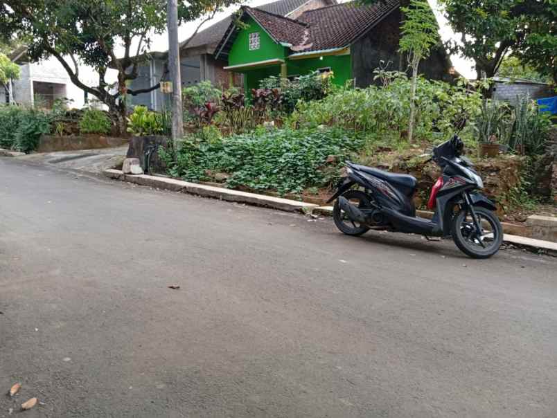 tanah kampung pinggir aspal