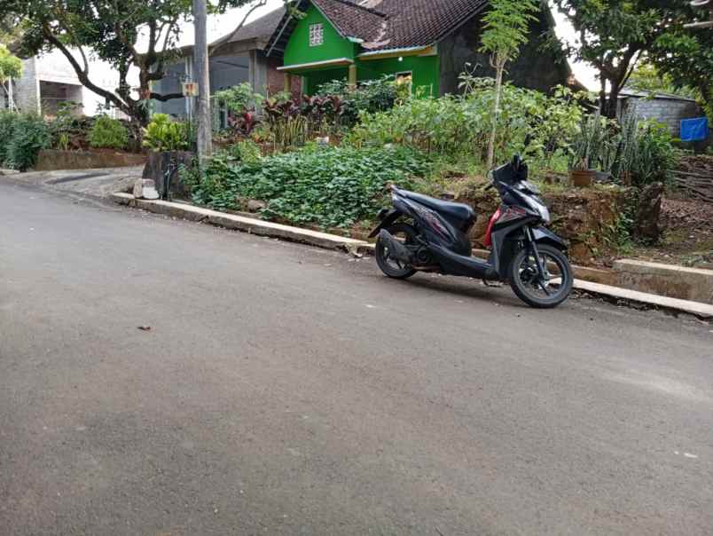 tanah kampung pinggir aspal