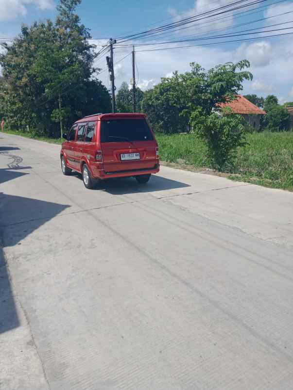 tanah pinggir jalan raya