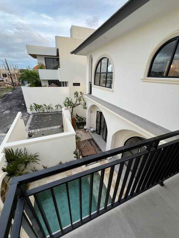 villa mewah siap huni