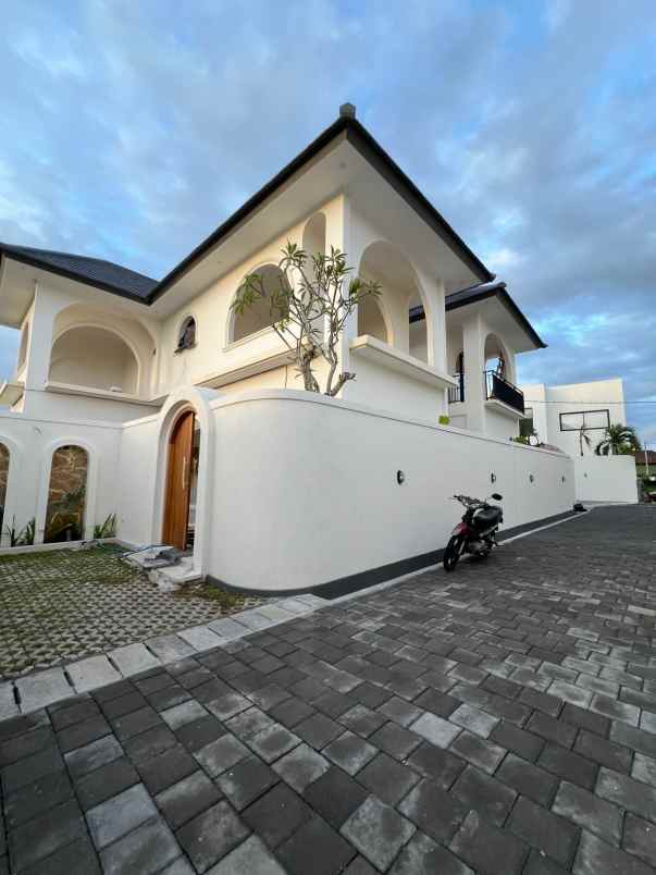 villa mewah siap huni