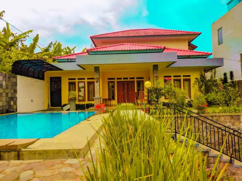 villa nazwa cisarua taman safari puncak