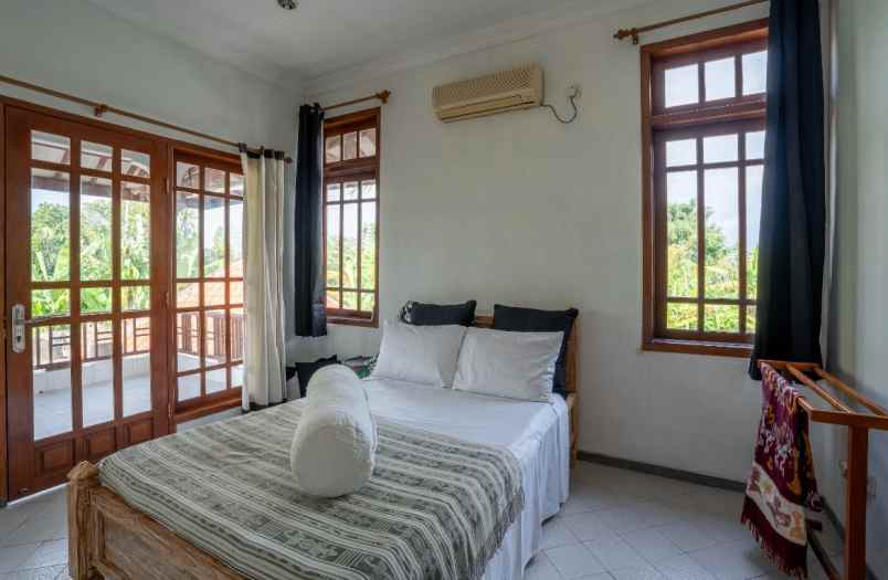 villa with a rice field view