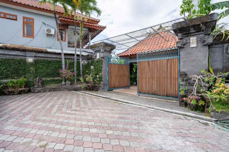 villa with a rice field view