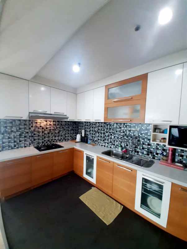 apartemen mewah lokasi strategis dekat senayan