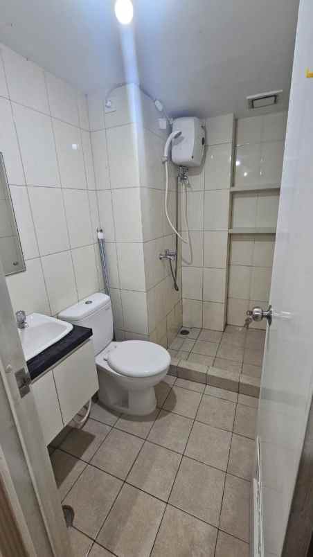 dijual apartemen the springlake tower