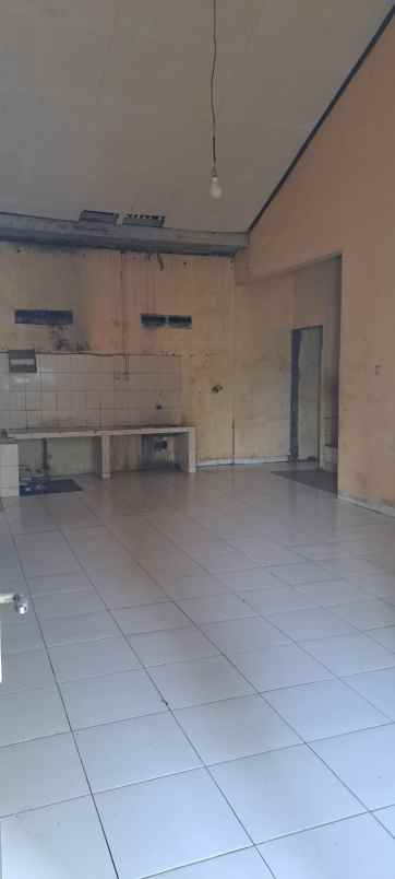 dijual butuh rumah induk dan kontrakan 3 pintu