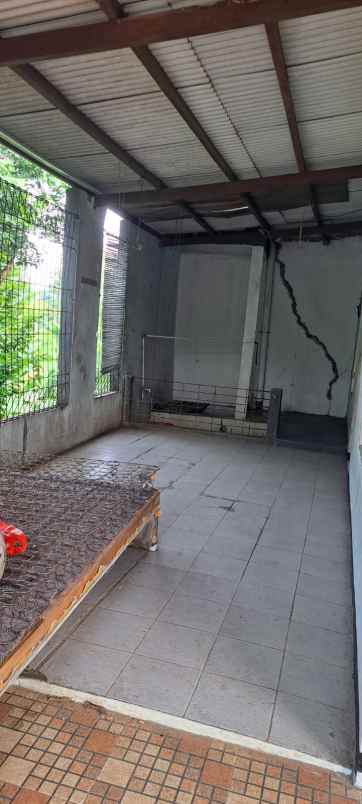 dijual butuh rumah induk dan kontrakan 3 pintu