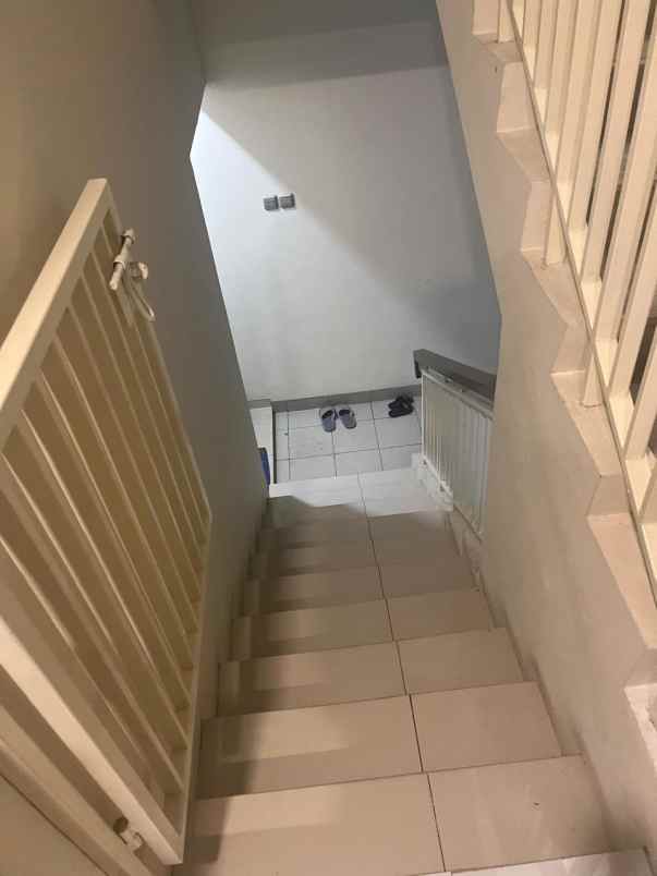 dijual disewakan rumah pik layar permai