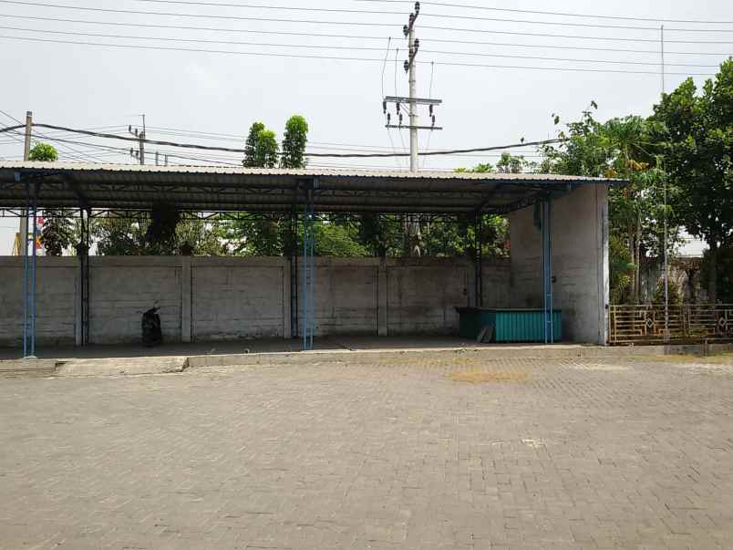 dijual gudang ex pabrik hitung tanah di legundi