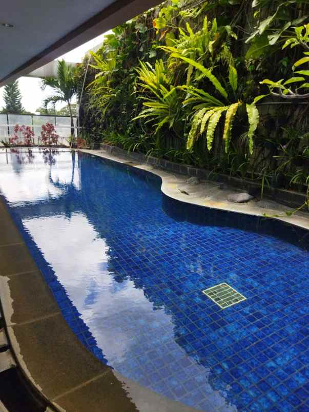 dijual hotel jl otista