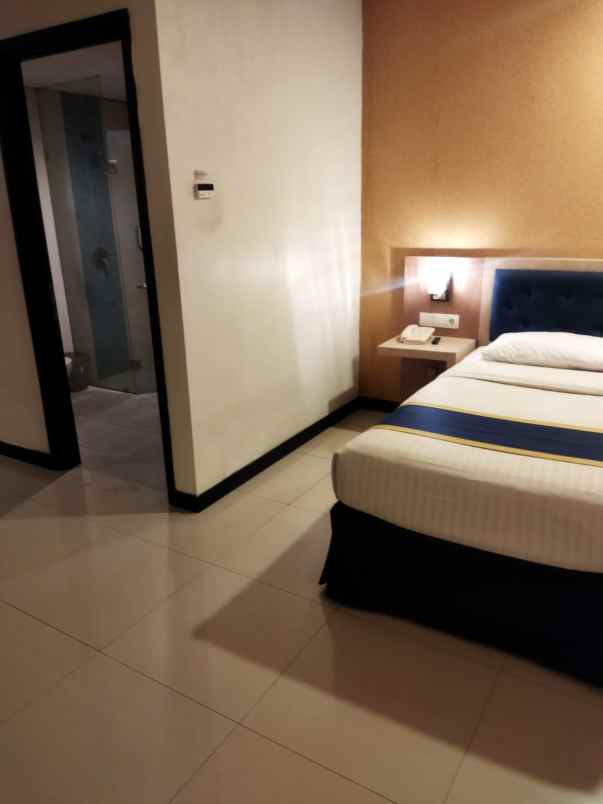 dijual hotel jl otista