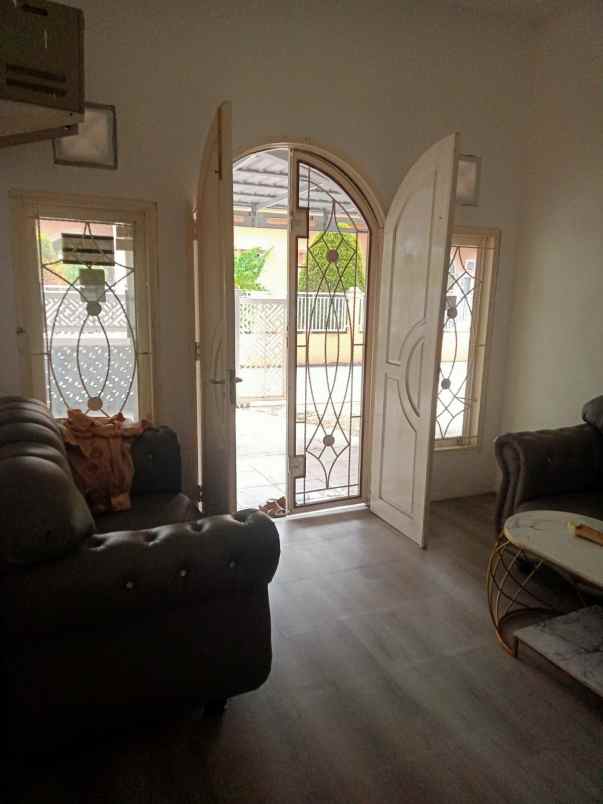 dijual kost jl garuda sakti