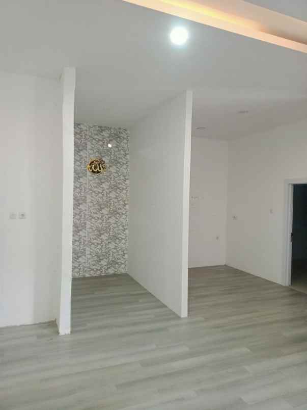 dijual kost jl garuda sakti