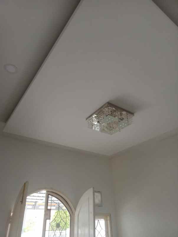 dijual kost jl garuda sakti